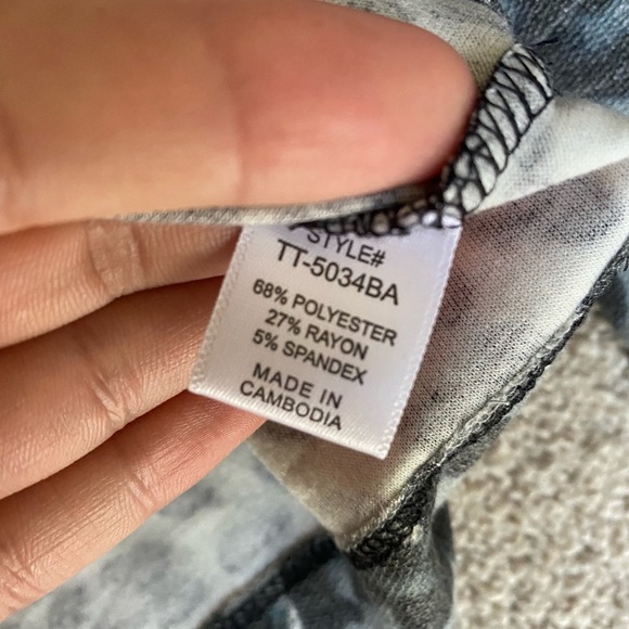 ✨HP✨ Zenana Leopard Pullover Crop Hoodie - Picture 4 of 4